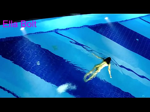 ❤️ I can't stop watching, young blonde caught swimming nude in ELLA BOLT resort pool ️❌ Anal video at us ❤